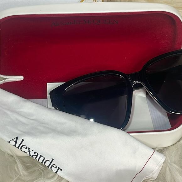 Sunglasses NWOT NWOT Y2K Square Grey Sunglasses | eBay main image 2